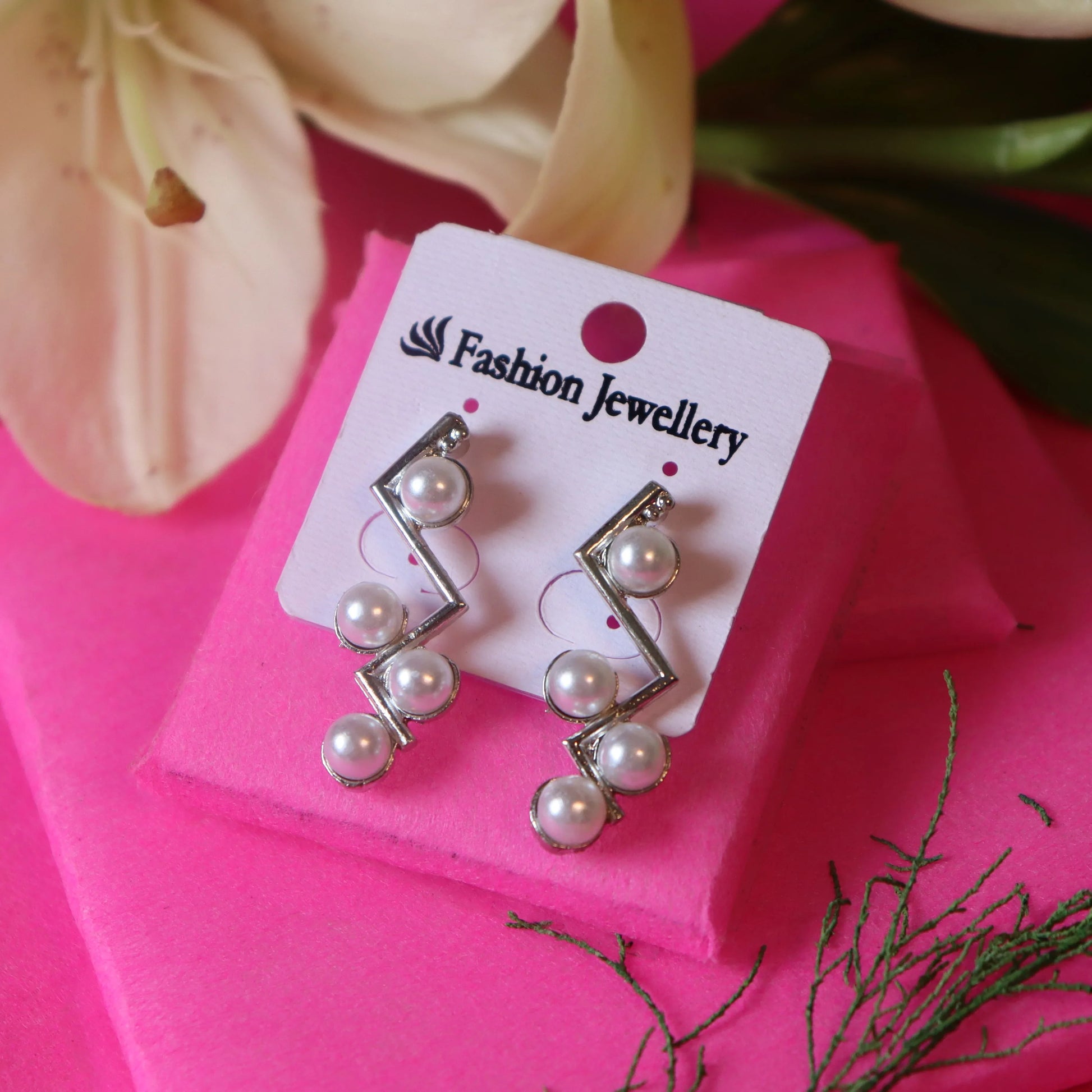ZigZag Pearl Drop Earrings – "Pearl Pulse" - Areumi