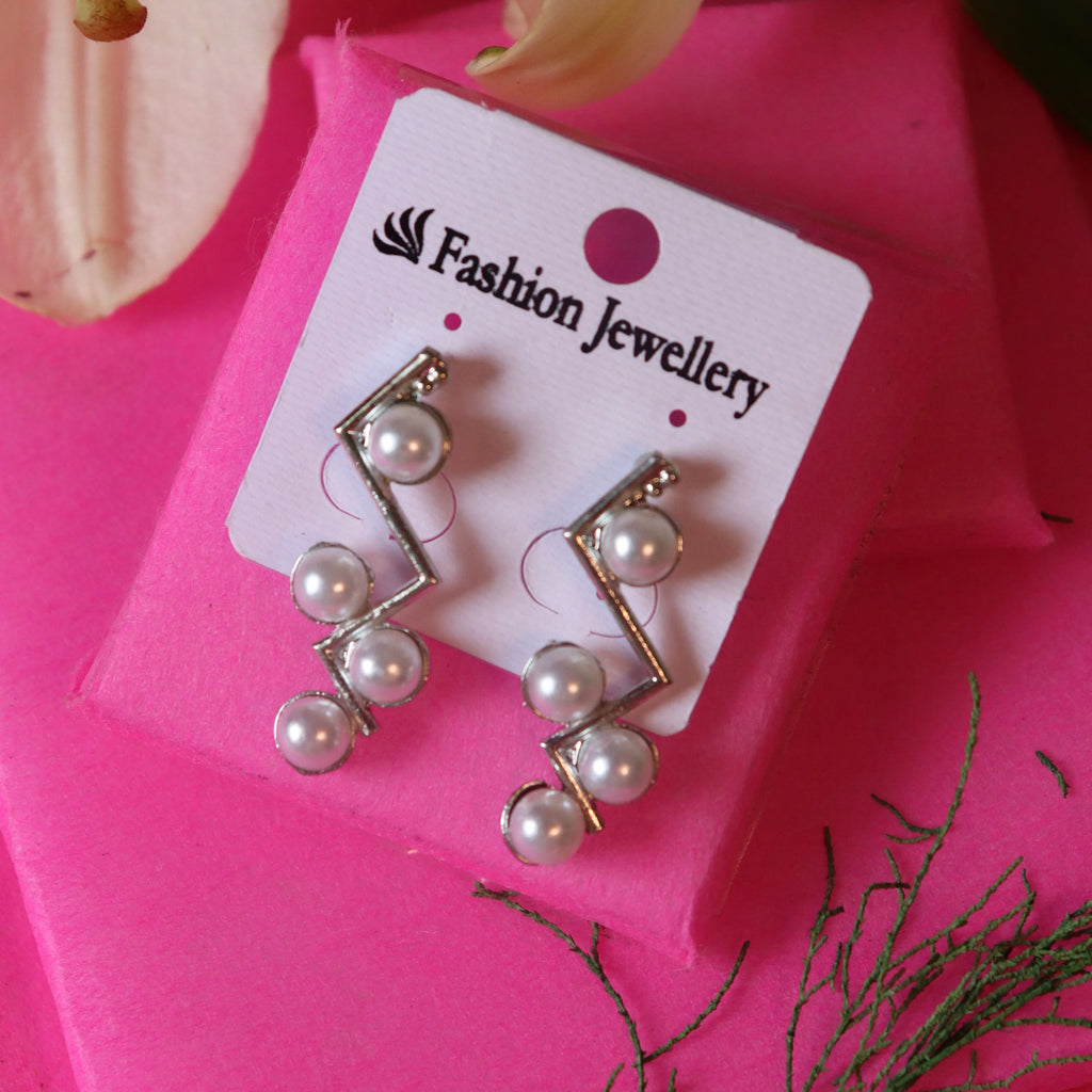 ZigZag Pearl Drop Earrings – "Pearl Pulse" - Areumi