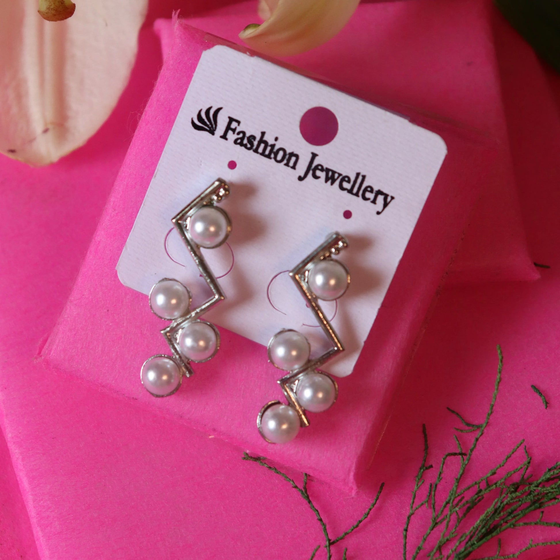 ZigZag Pearl Drop Earrings – "Pearl Pulse" - Areumi