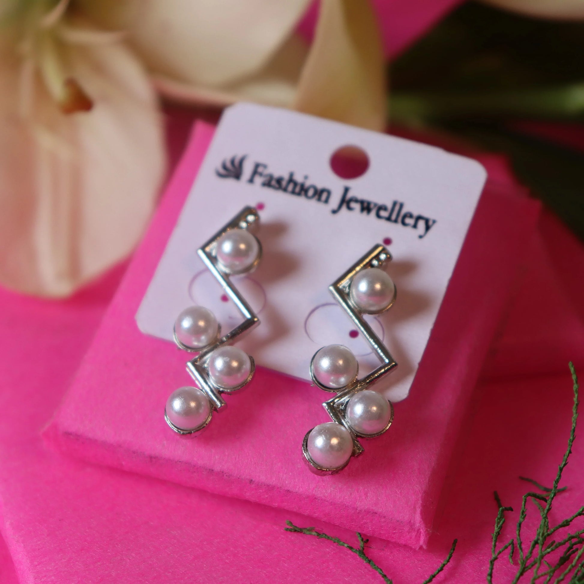 ZigZag Pearl Drop Earrings – "Pearl Pulse" - Areumi