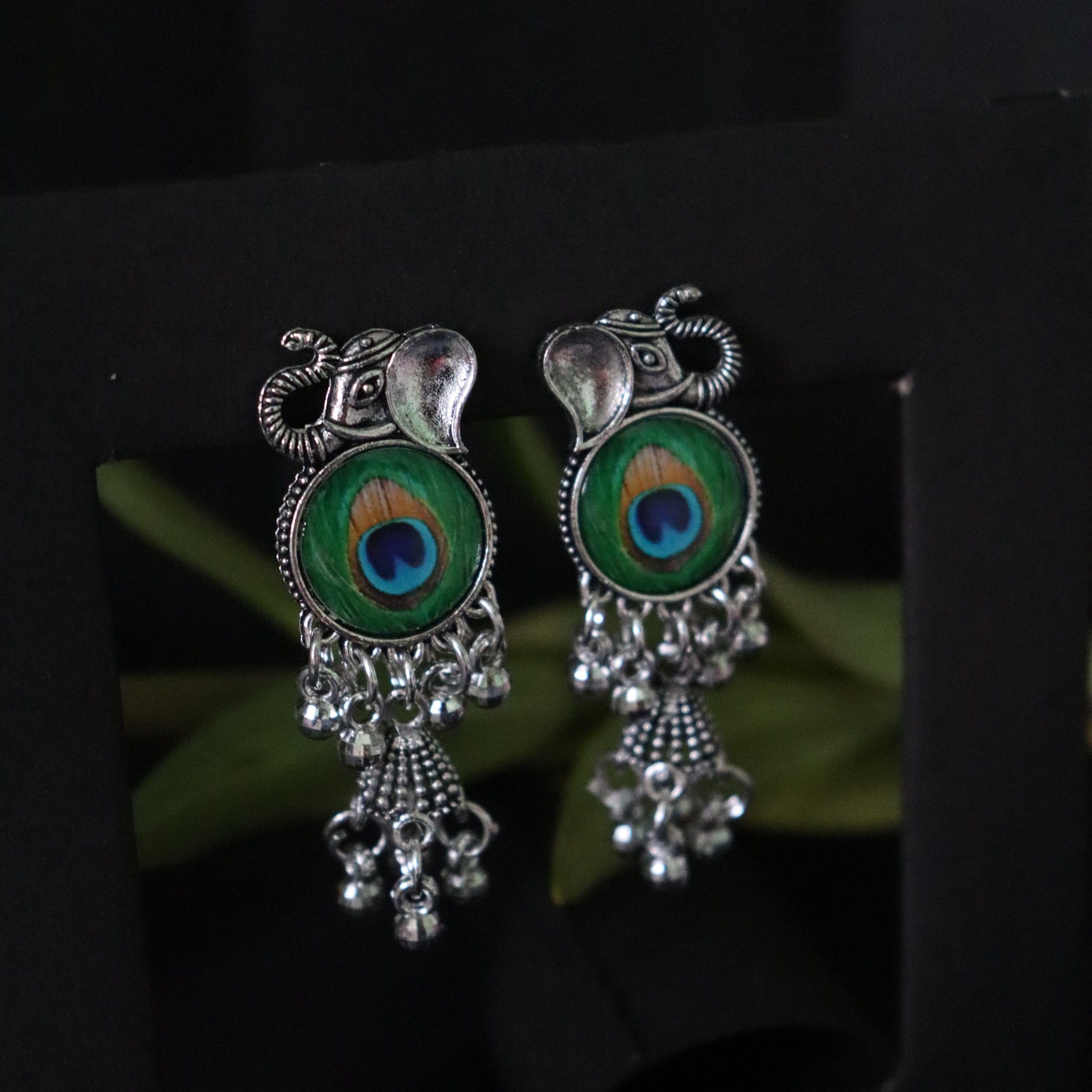 🦚 Mayura Trunk Charm Earrings - Areumi