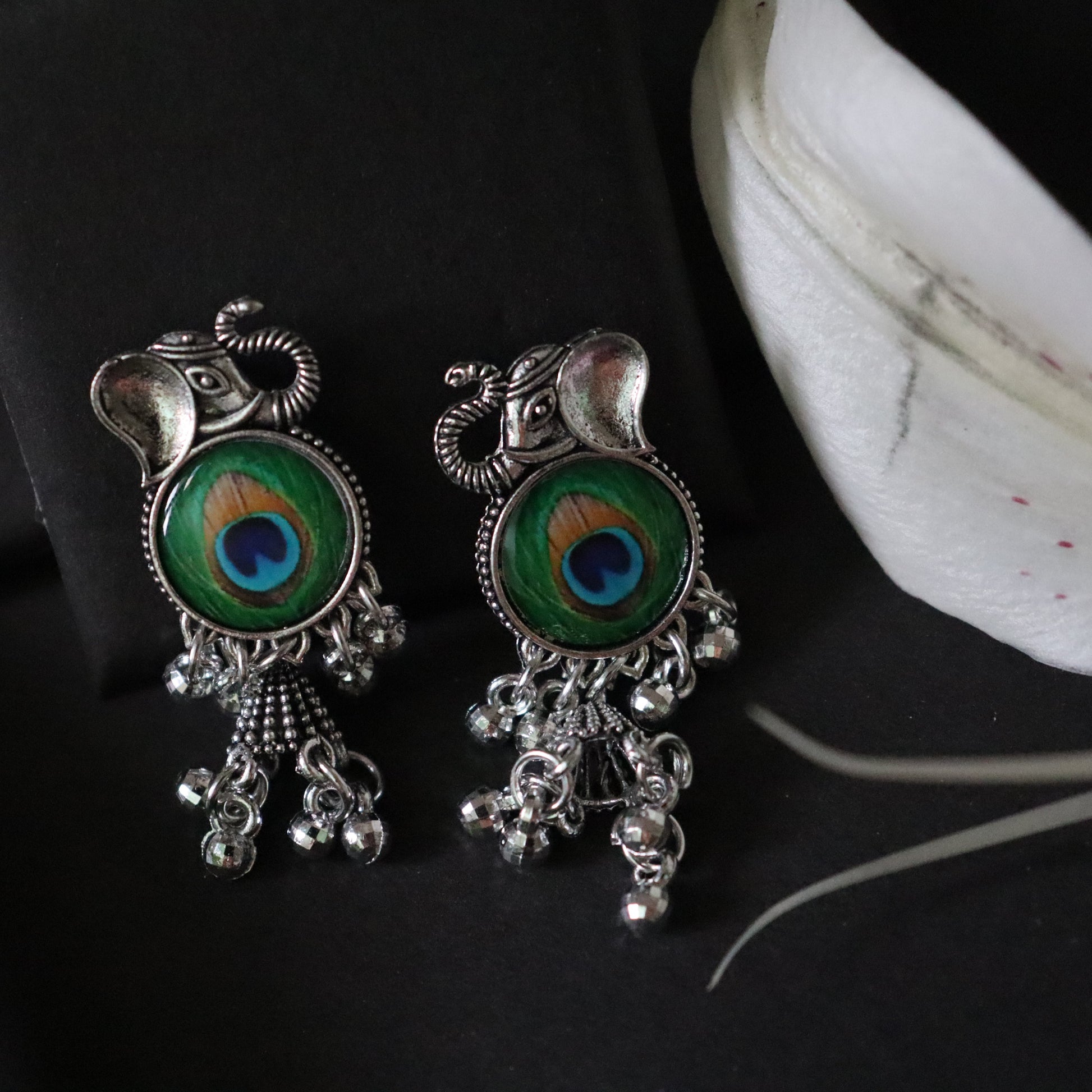 🦚 Mayura Trunk Charm Earrings - Areumi
