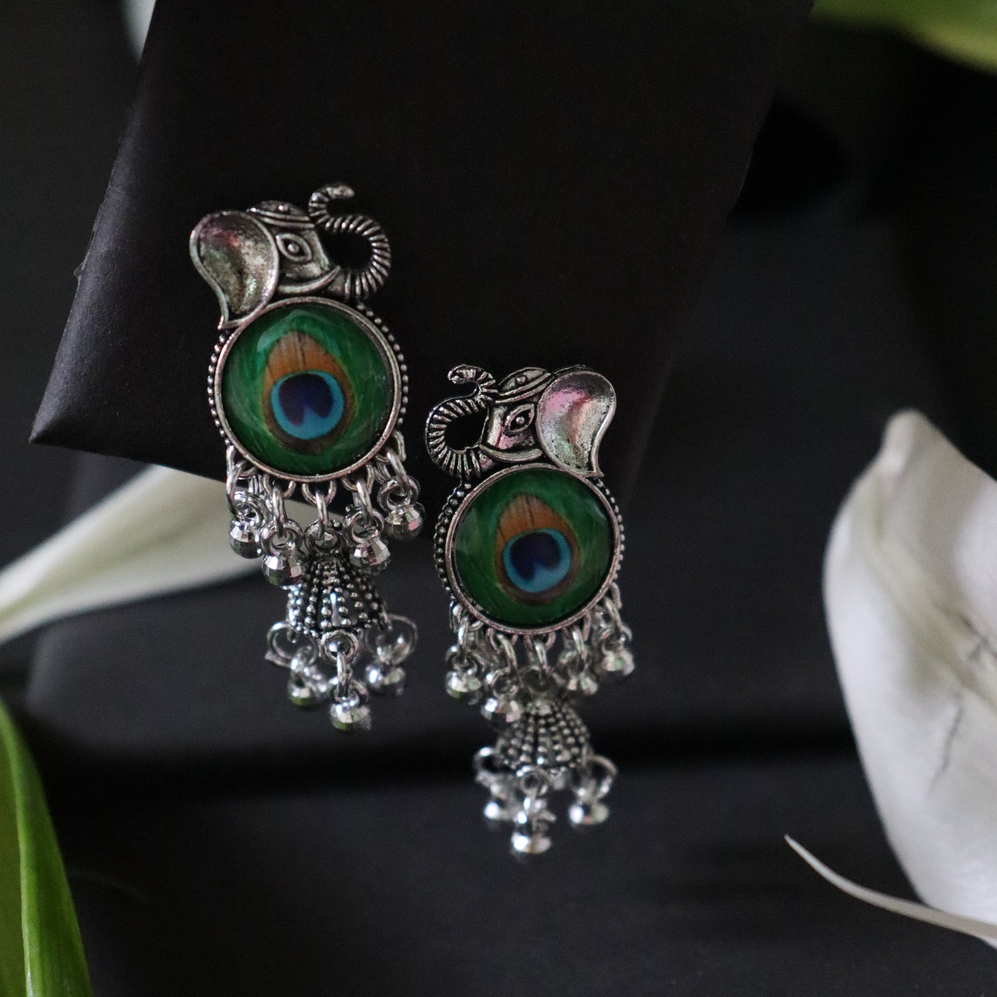🦚 Mayura Trunk Charm Earrings - Areumi